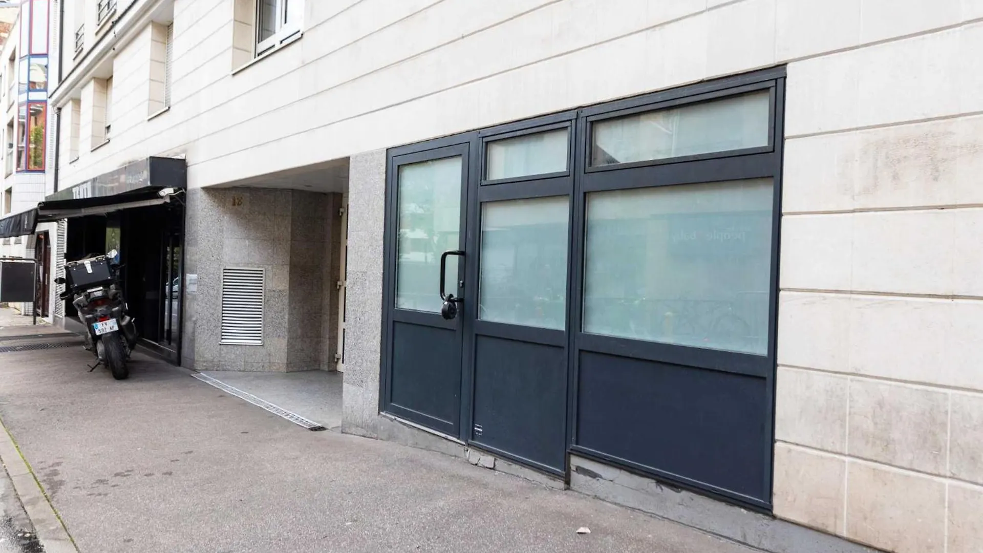 CMG Pyrénée-Porte de Montreuil - G Parigi 0*,